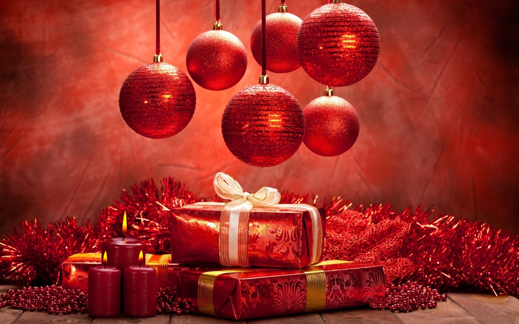 christmas_balls_and_gifts-2560x1600.jpg